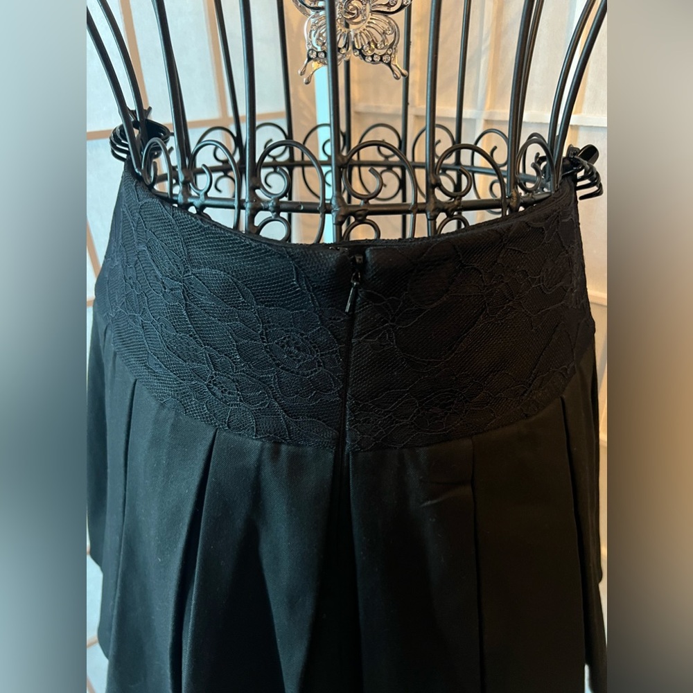 BEBE Black Lace Waist Pleated Mini Skirt - Picture 4 of 7